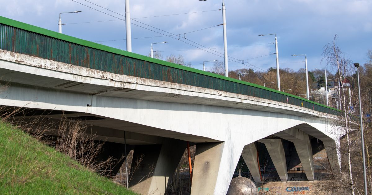 Vilniuje nuo tilto nušoko 12-metis vaikas - Respublika.lt