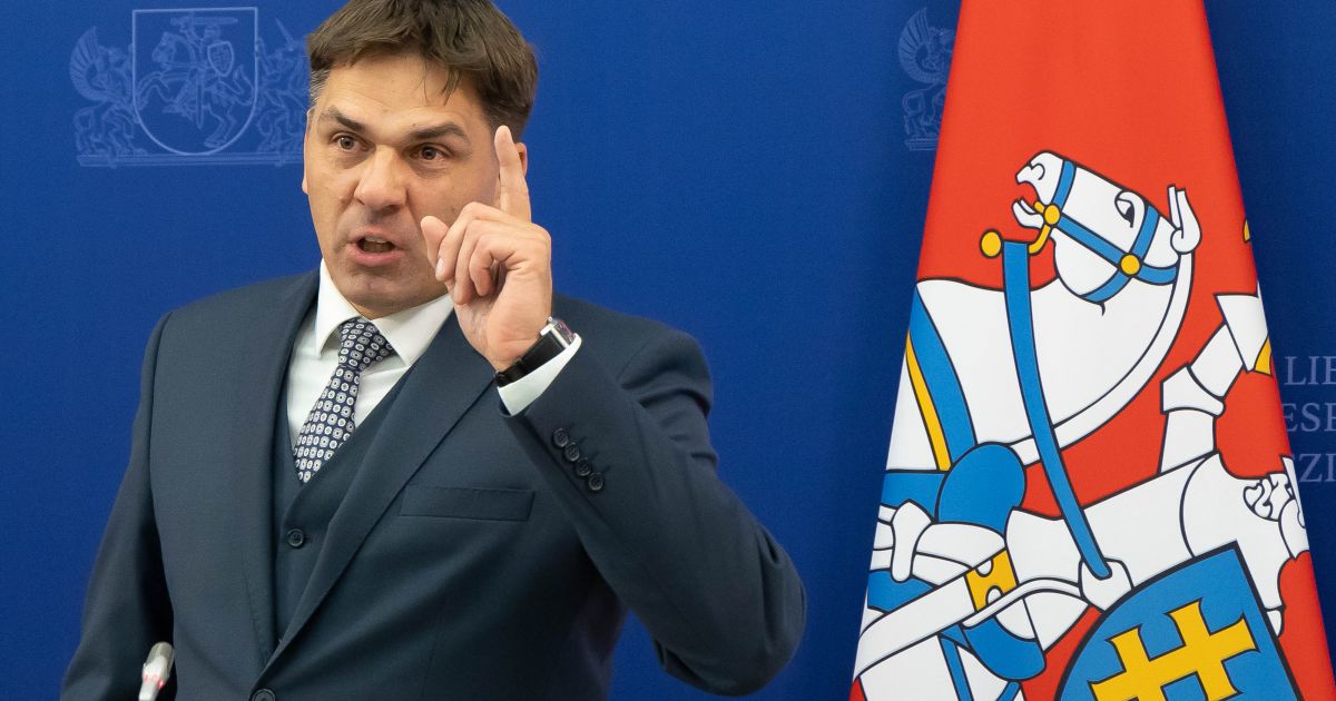 Adomavičius dėl Tapino teiginių kreipėsi į policiją: kodėl aš turiu būti atbulinis - Respublika.lt