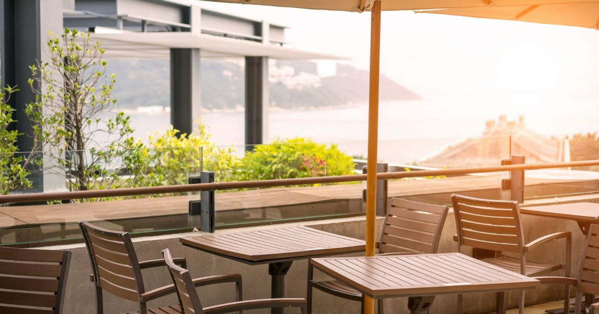 Suimta gauja, pavogusi iš restoranų daugiau kaip 1000 kėdžių - Respublika.lt