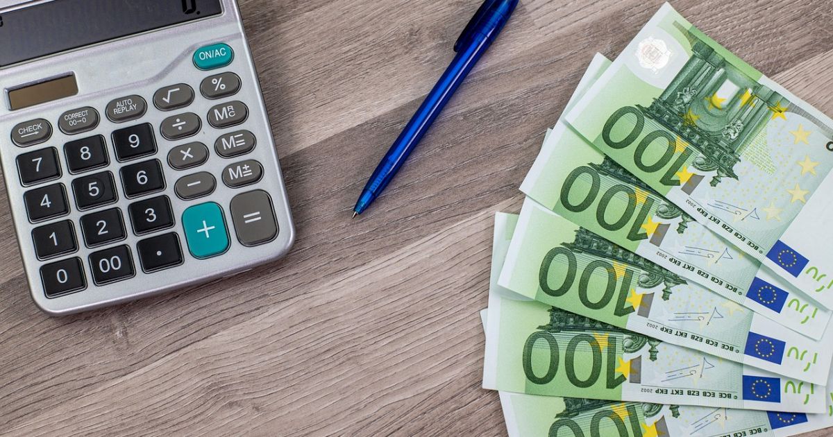 Dvejopi standartai Lietuvoje: kodėl nepasiturintis turi įrodinėti, o Seimo narys - tik pasirašyti? - Respublika.lt