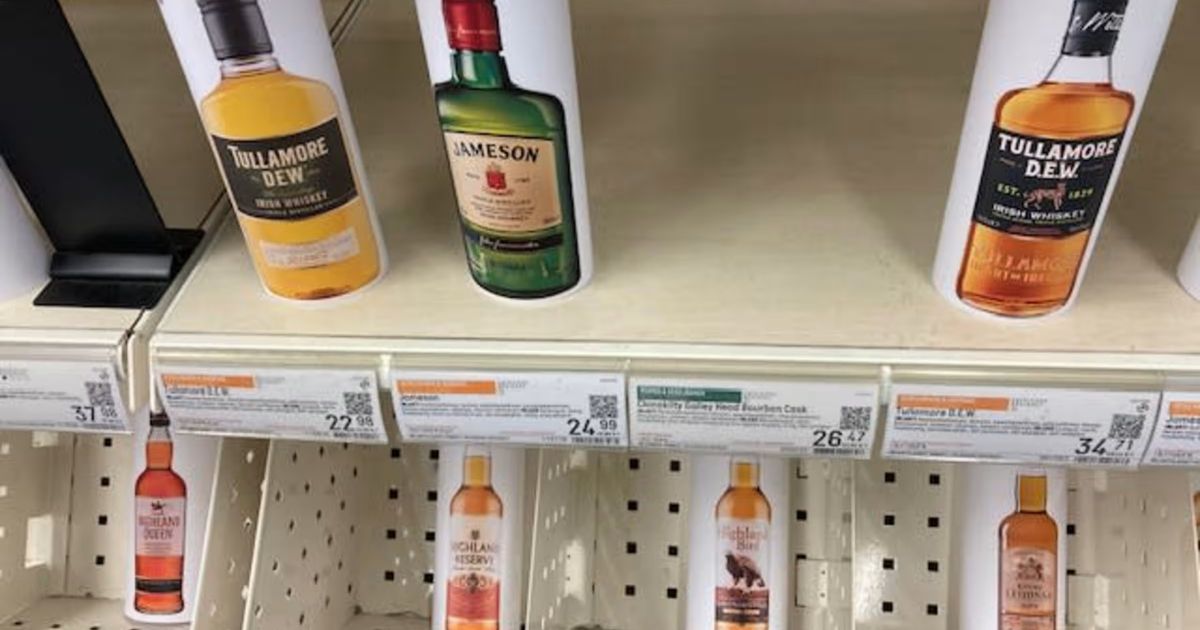 Padaugėjus vagysčių alkoholio parduotuvė pakeitė butelius lentynose popieriniais jų atvaizdais - Respublika.lt