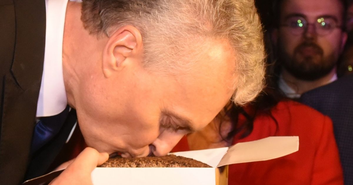 Penktadienio „Vakaro žiniose" skaitykite: Kaip akis užmerkia Gitano Nausėdos gerovės valstybės idėja - Respublika.lt