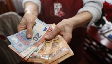 Ministerija: pensijos kitąmet augs 80–90 eurų - Respublika.lt
