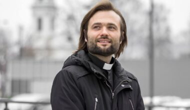 Kunigas Algirdas Toliatas: Vėlinės - ne tik apie išėjusiuosius - Respublika.lt