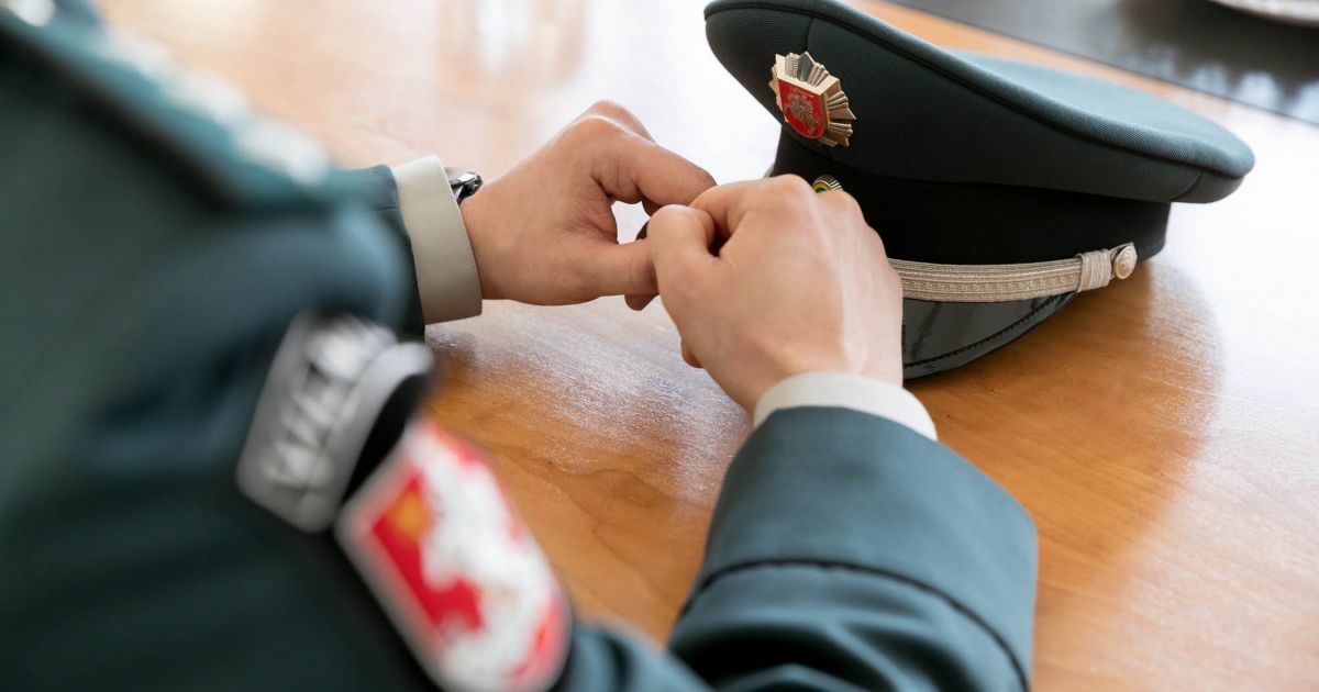 Kaltinamųjų suole – pareigų netekę Klaipėdos policininkai - Respublika.lt
