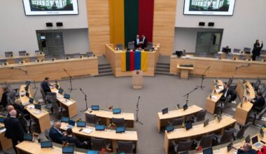 Daugėja parašų po peticija prieš Ukrainos vėliavos legalizavimą Seime - Respublika.lt