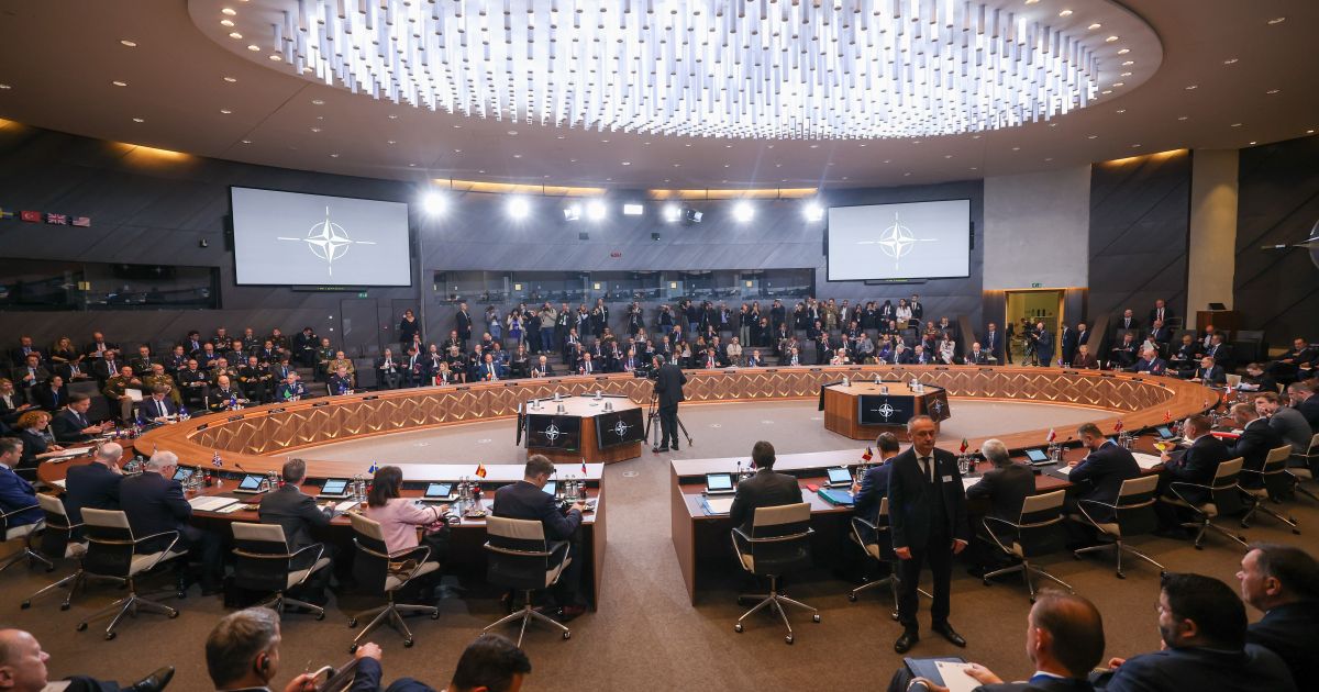 NATO nusprendė paspausti savo nares - Respublika.lt
