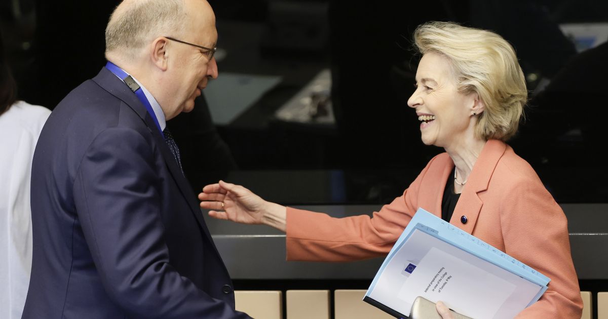 Ursulos von der Leyen vadovaujama EK išgyveno balsavimus dėl nepasitikėjimo - Respublika.lt