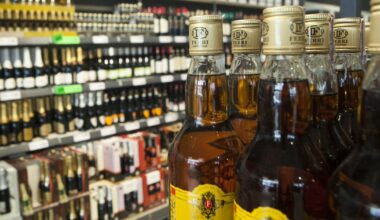 Ministras apie spartesnį akcizų tabakui ir alkoholiui didinimą: didelių sumų į biudžetą nesuneš - Respublika.lt