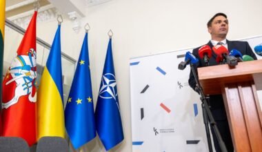 Kultūros ministerijos spaudos kambaryje nebeliko Ukrainos vėliavos - Respublika.lt