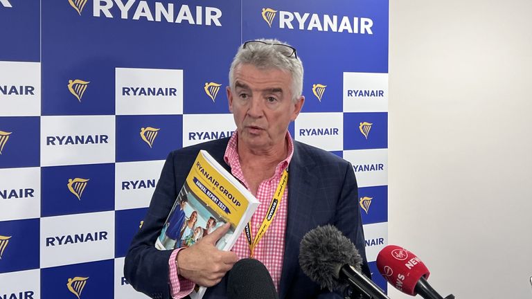 Von der Leyen niekam tikusia išvadinęs „Ryanair“ vadovas ragina numušti ES oro uostuose pastebėtus dronus - Respublika.lt