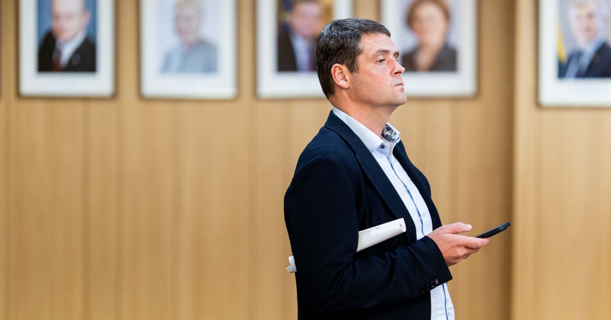 Žemaitaitis: kariuomenės vadas neturi nė vienai dienai likti toliau vadovauti - Respublika.lt