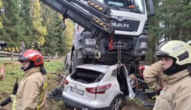 Palindo po sunkvežimiu – iš sumaitotos mašinos išlaisvino moterį - Respublika.lt