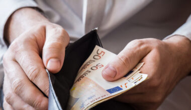 Didelis atlyginimas nebūtinai suteikia finansinį saugumą: ką reikia žinoti? | Verslas