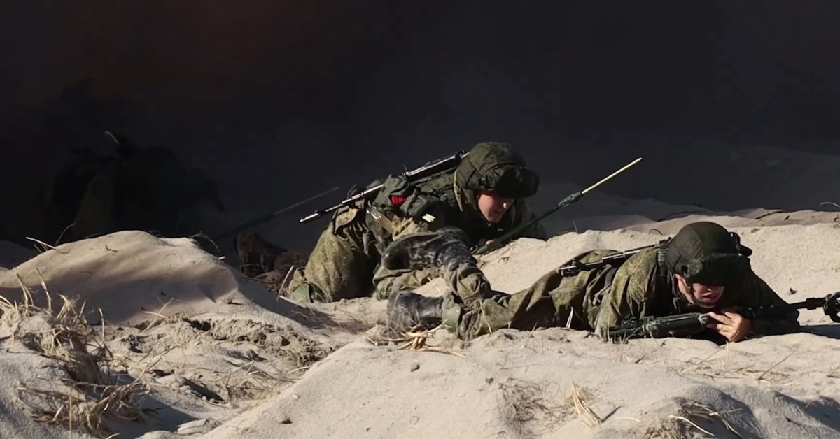 Gladiatorių dvikovos, finansinis spaudimas ir kankinimai: atskleidė, kas laukia kovoti atsisakančių rusų