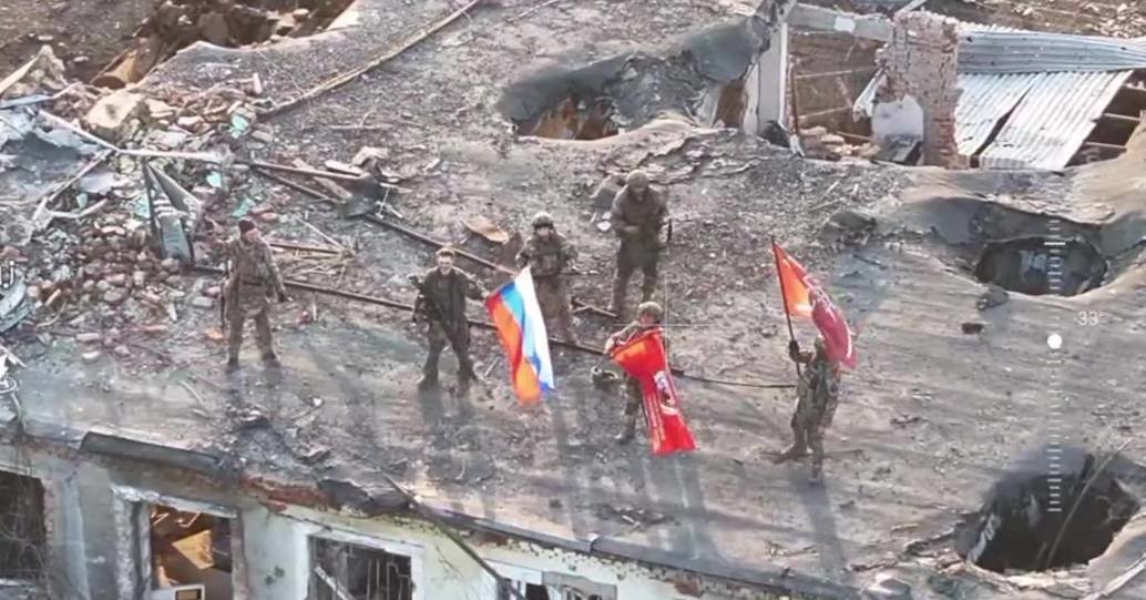 Netoli Pokrovsko rusai „kelia savo skudurėlius“: Ukrainai gali tekti griebtis nepopuliarių sprendimų