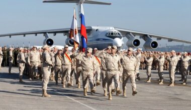 Pralaužė ledus: Rusijos lėktuvai grįžta į karinę bazę Sirijoje