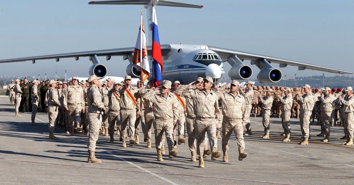 Pralaužė ledus: Rusijos lėktuvai grįžta į karinę bazę Sirijoje