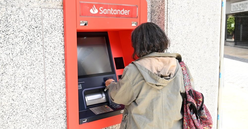 Lenkijoje – didžiulio masto įsilaužimas į bankomatus: apšvarinta 500 vieno didžiausių bankų klientų | Verslas