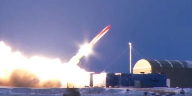 Rusijos gynybos ministerijos vaizdo įrašo ekrano nuotr./Tikėtinas raketos „Burevestnik“ paleidimas 2018 m.