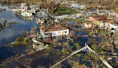 Uraganas Melissa nusiaubė Karibus ir siaučia toliau: po jo lieka tik griuvėsiai