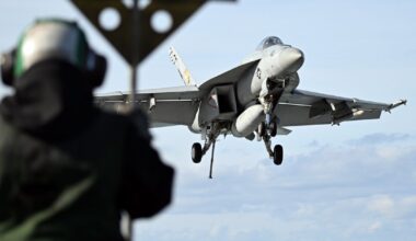 Pentagonas: Vašingtonas siunčia lėktuvnešį kovai su narkotikų kontrabanda Lotynų Amerikoje