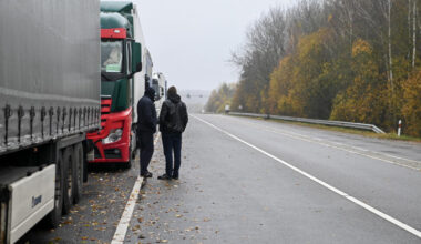 „Linava“: po pasienio uždarymo šimtai Lietuvos vežėjų vilkikų įstrigo Baltarusijoje | Verslas