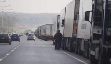 Ant Vyriausybės stalo – siūlymas riboti vilkikuose iš trečiųjų šalių įvežamą kurą - 15min.lt