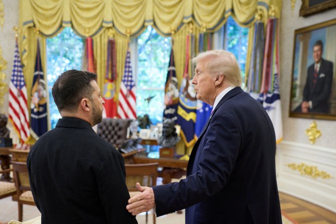 Volodymyras Zelenskis ir Donaldas Trumpas / HANDOUT / AFP