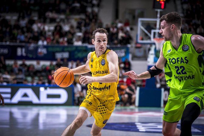 FIBA nuotr./Marekas Blaževičius (dešinėje) prieš Marcelinho Huertą