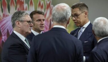 Vakarų lyderiai: dėl JAV plano Ukrainai reikia papildomai padirbėti