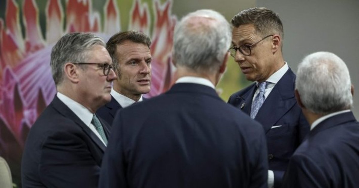 Vakarų lyderiai: dėl JAV plano Ukrainai reikia papildomai padirbėti