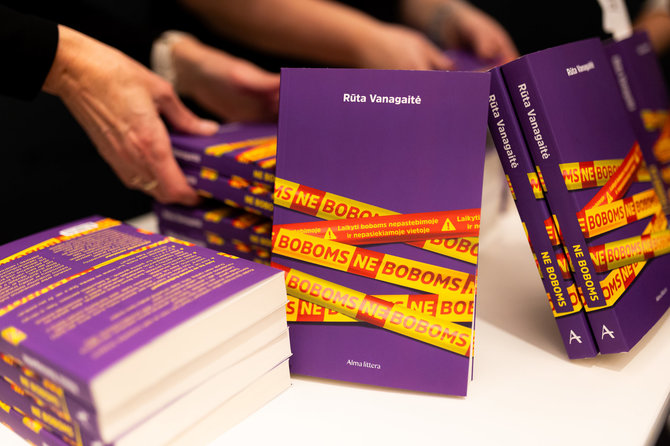Mika photo nuotr./Rūta Vanagaitė ir nauja jos knyga