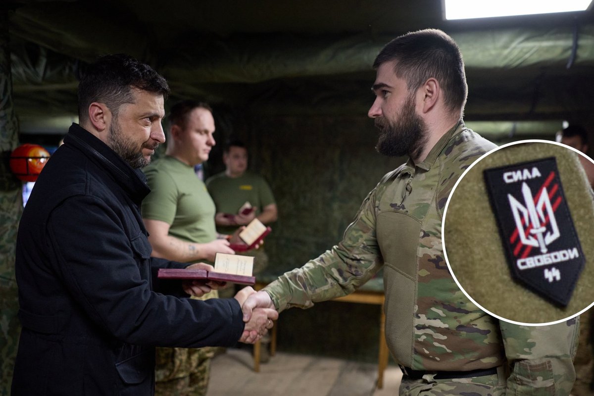 Ką reiškia ant dalies ukrainiečių uniformų matomi simboliai, panašūs į nacių SS?