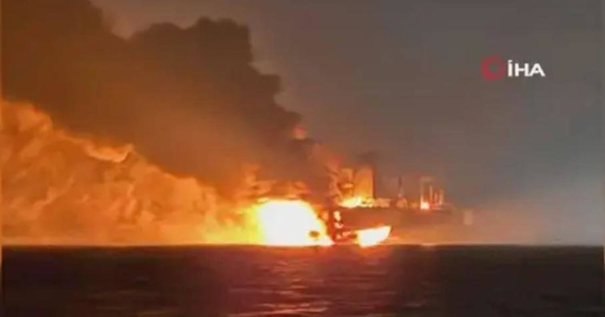 Galingi sprogimai jūroje: 2 rusų tanklaiviai skęsta dūmuose