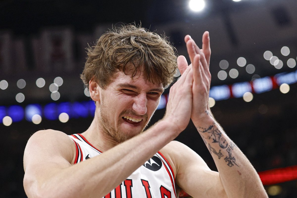 „Bulls“ paskutiniu metimu laimėjo konferencijos lyderių akistatą