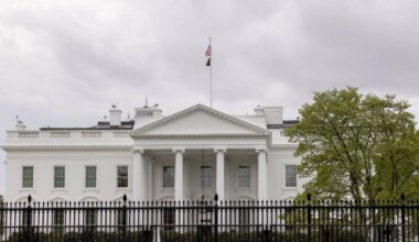 Baltieji rūmai ieško būdų, kaip sumažinti pragyvenimo išlaidas