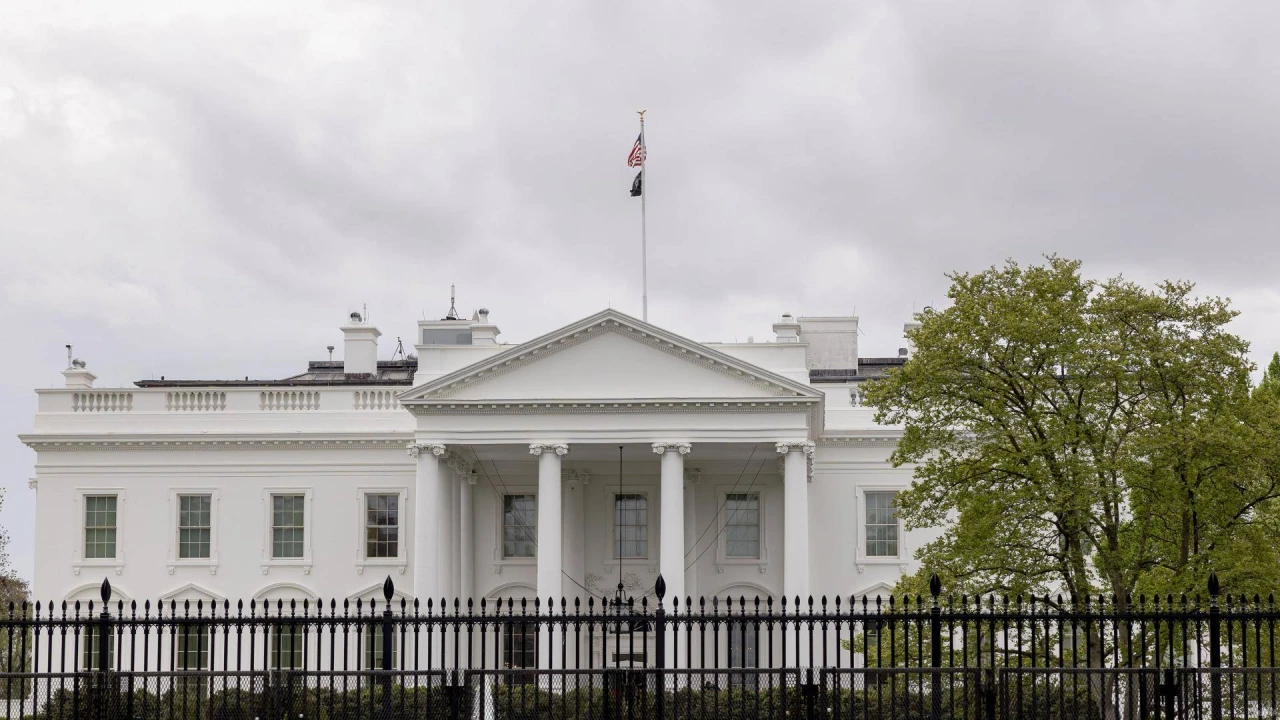 Baltieji rūmai ieško būdų, kaip sumažinti pragyvenimo išlaidas