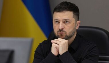 Karas Ukrainoje. Korupcijos skandalas Ukrainoje: Zelenskis skelbia visų įmonių patikrą