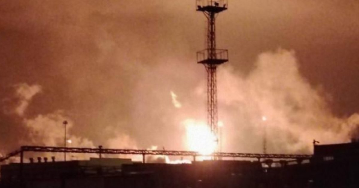 Virš svarbios Rusijos gamyklos – sprogimai ir gaisras: Ukraina surengė masinę ataką