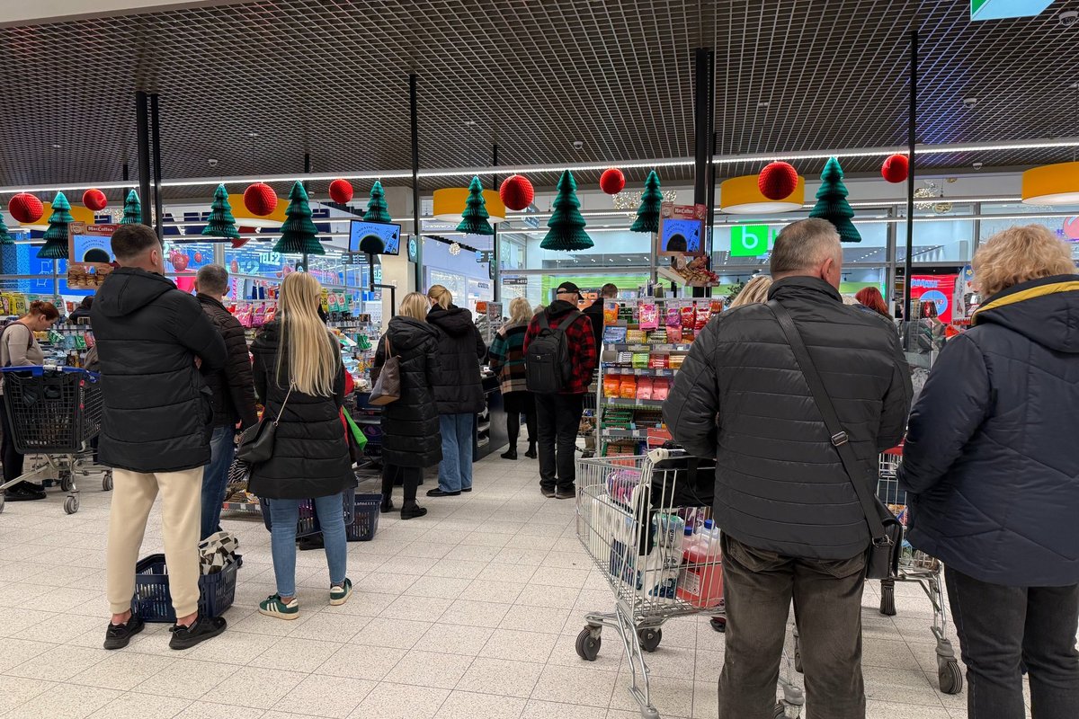 Parduotuvėse „Maxima“ nusidriekė eilės: patarė, kur apsipirkti ramiau