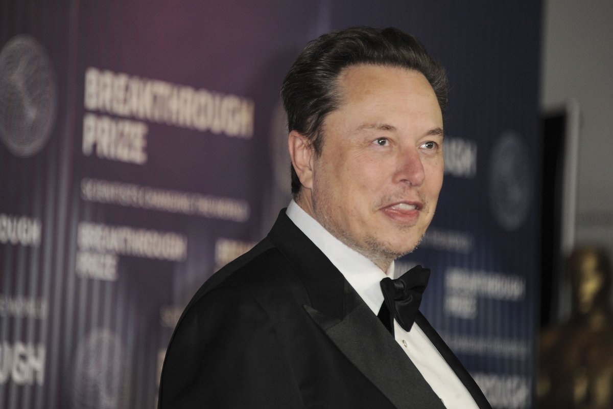 Elono Musko atlyginimas sieks trilijoną dolerių