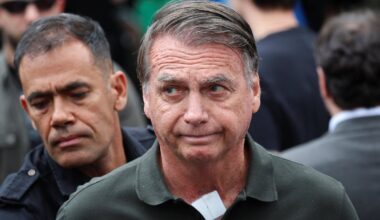 Brazilijos teismas buvusį prezidentą Bolsonaro pasiuntė į kalėjimą dėl pabėgimo pavojaus
