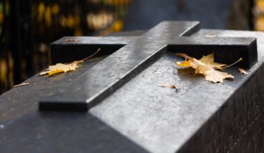 Kai kurių „madų“ įrengiant kapavietes nebeliko: atrodo klaikiai - Delfi