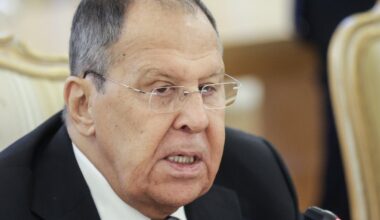 „Forbes“: Putinas gali „nurašyti“ Lavrovą