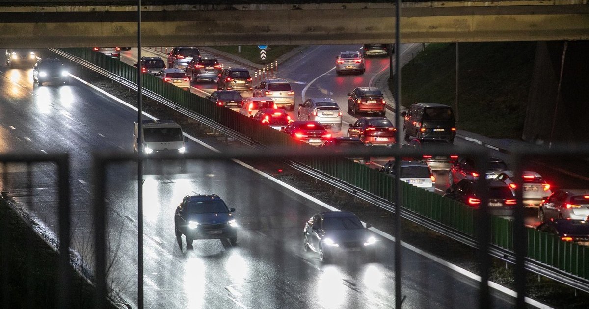 Įspėja vairuotojus – nuo šiandien grės baudos, jei dar to nesatę padarę: tektų susimokėti ir 100 eurų