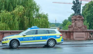 Pasmerkė išpuolį prieš demokratiją: Vokietijoje sudegintas politiko automobilis