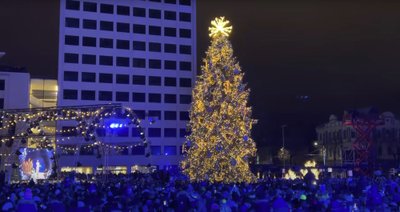 Pernykštė Kauno eglė dar stovėjo Vienybės aikštėje