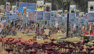 Izraelis: „Hamas“ perduoti palaikai priklauso trims pagrobtiesiems