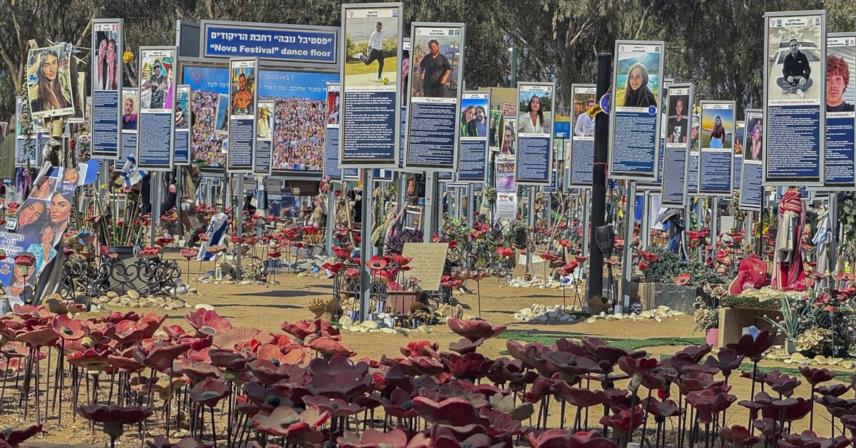 Izraelis: „Hamas“ perduoti palaikai priklauso trims pagrobtiesiems